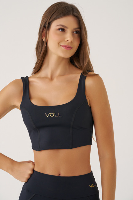 Mujer usando Conjunto Aerobic Recortes para pilates