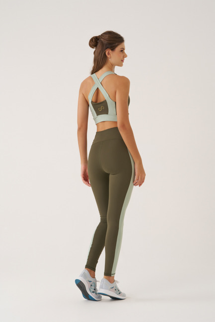 Maxxi VOLL Conjunto Maxxi Voll con top y legging sin costura frontal para yoga, pilates y entrenamiento | Pratyque Uruguay