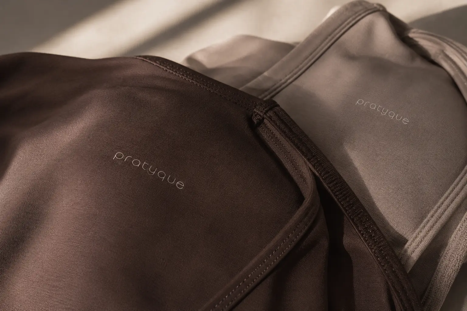 Pratyque Studio — custom apparel para marcas