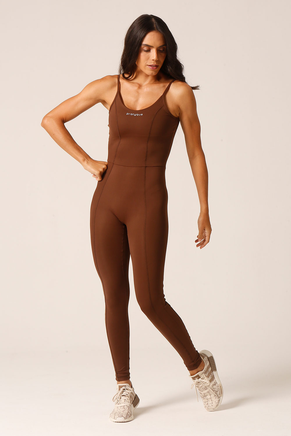 Mono Azalea6 Mono Azalea color Espresso para pilates y yoga, con espalda abierta y alta compresión.
