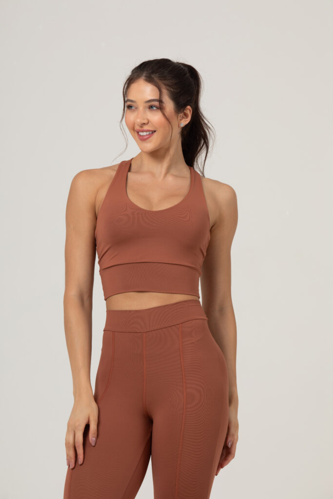 Top Helena de Pratyque con espalda nadador para yoga y pilates.