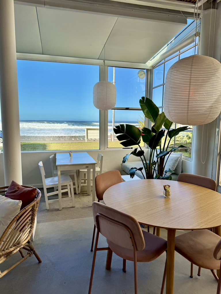Café Vitaminas frente al mar en Punta del Este